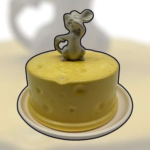 Cheese Dome In The Shape Of A Cheese Wheel w/Mouse Eating a Slice As a Handle - Picture 6 of 16